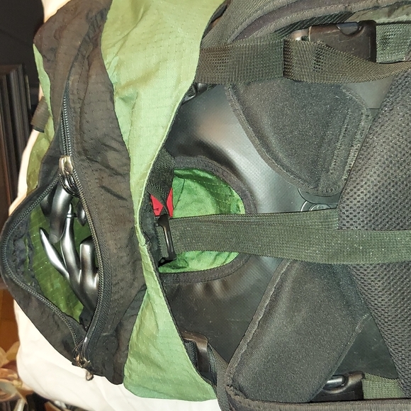 Gregory Pack in Green FREE MREs w/ pack - Picture 5 of 15